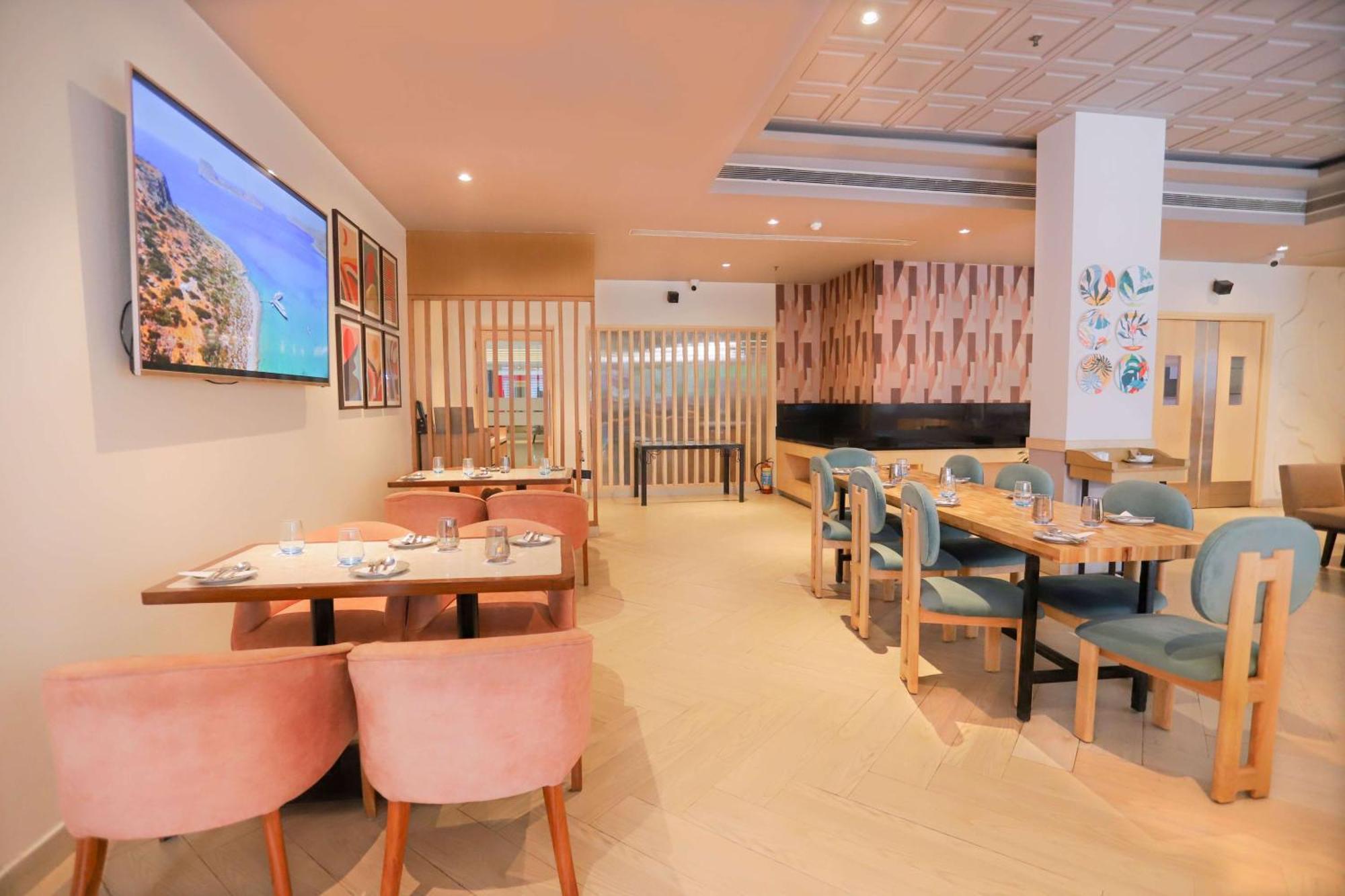 ניו דלהי Park Inn By Radisson,South Delhi מראה חיצוני תמונה The interior of the restaurant