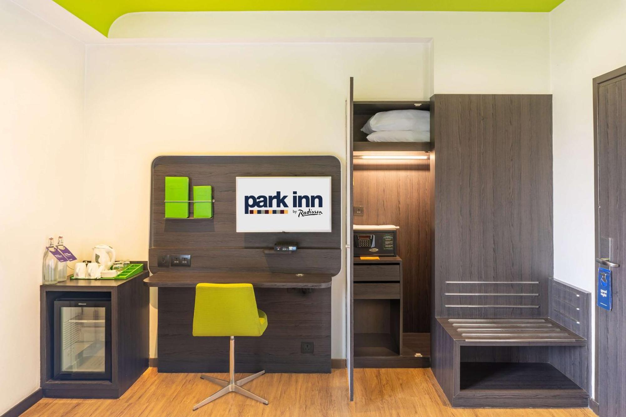ניו דלהי Park Inn By Radisson,South Delhi מראה חיצוני תמונה Park Inn by Radisson, Berlin-Westend